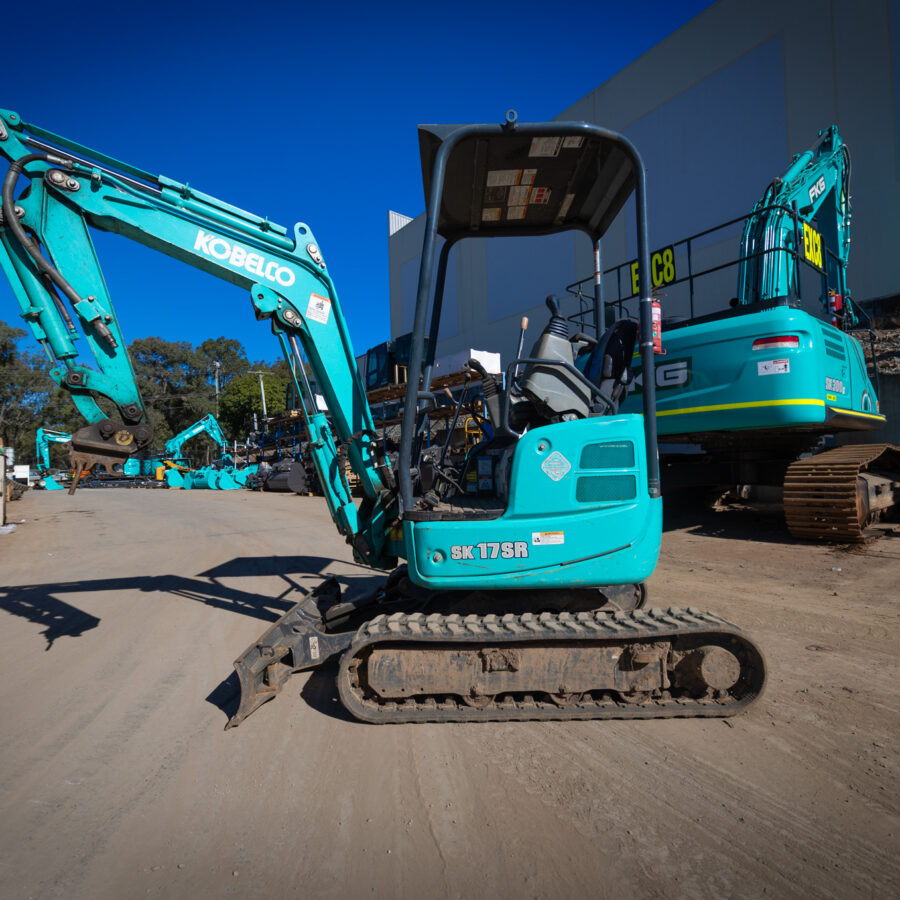 KOBELCO SK17SR-5 EXCAVATOR
