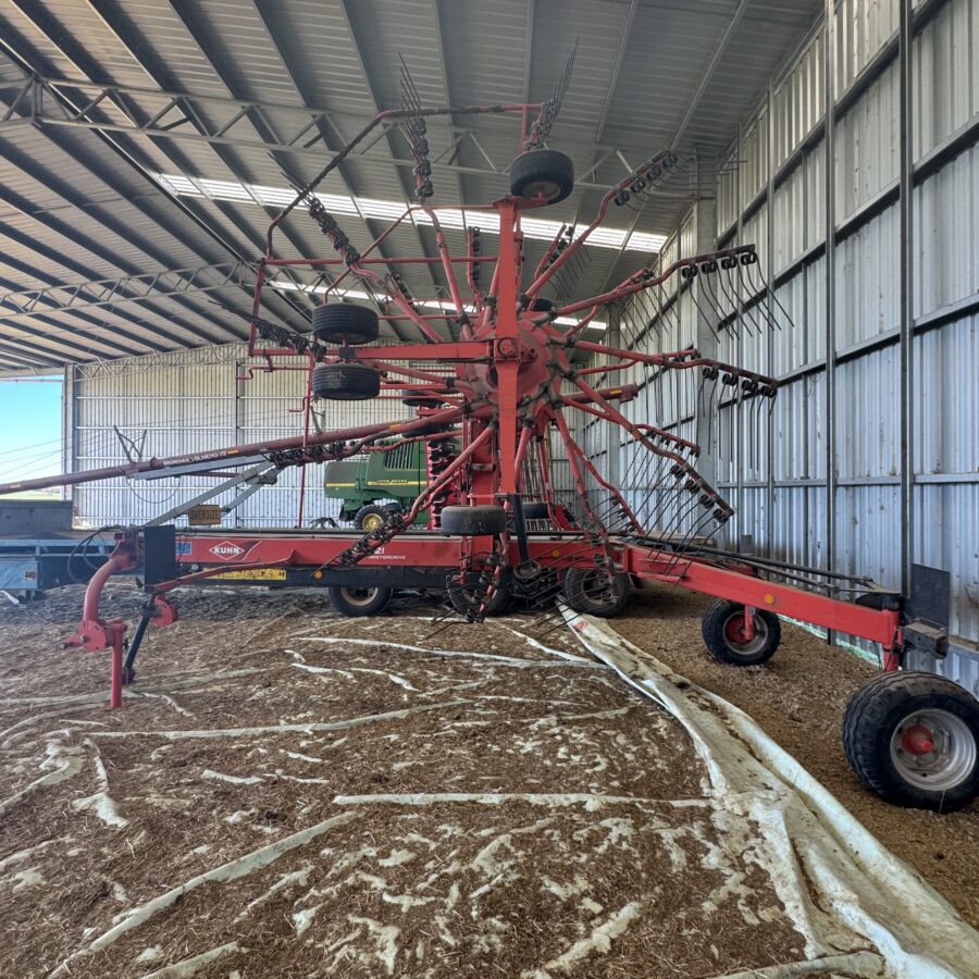 KUHN GA8121 TWIN ROTARY RAKE