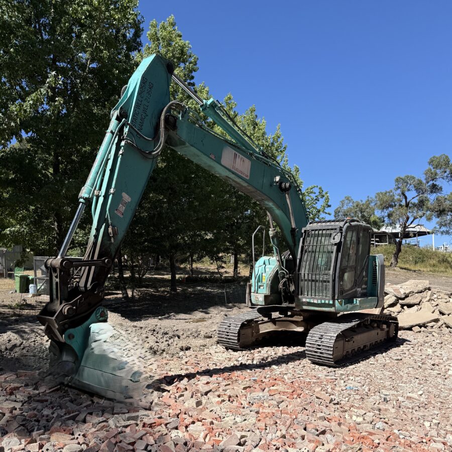 KOBELCO SK235SR-2 EXCAVATOR