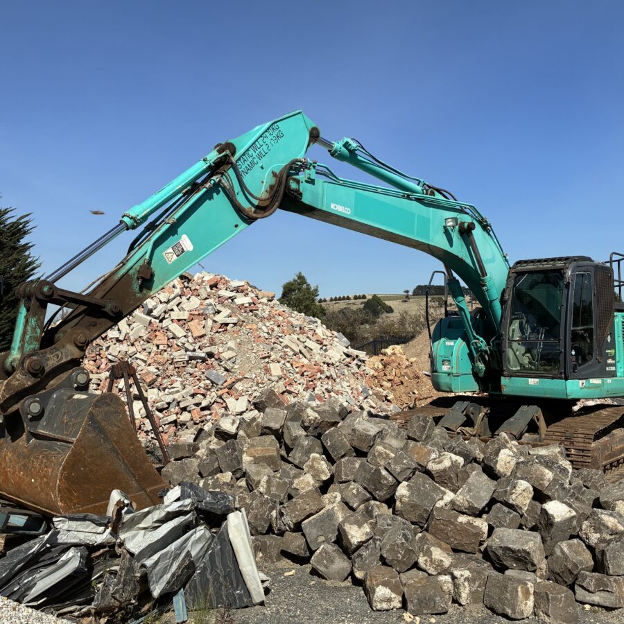 KOBELCO SK235SR-2 EXCAVATOR