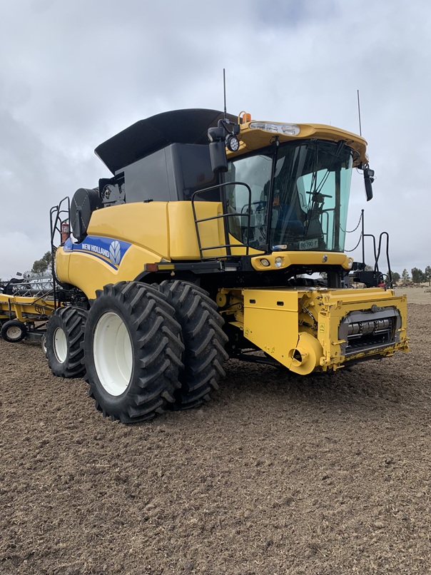 NEW HOLLAND CR8090 HARVEST