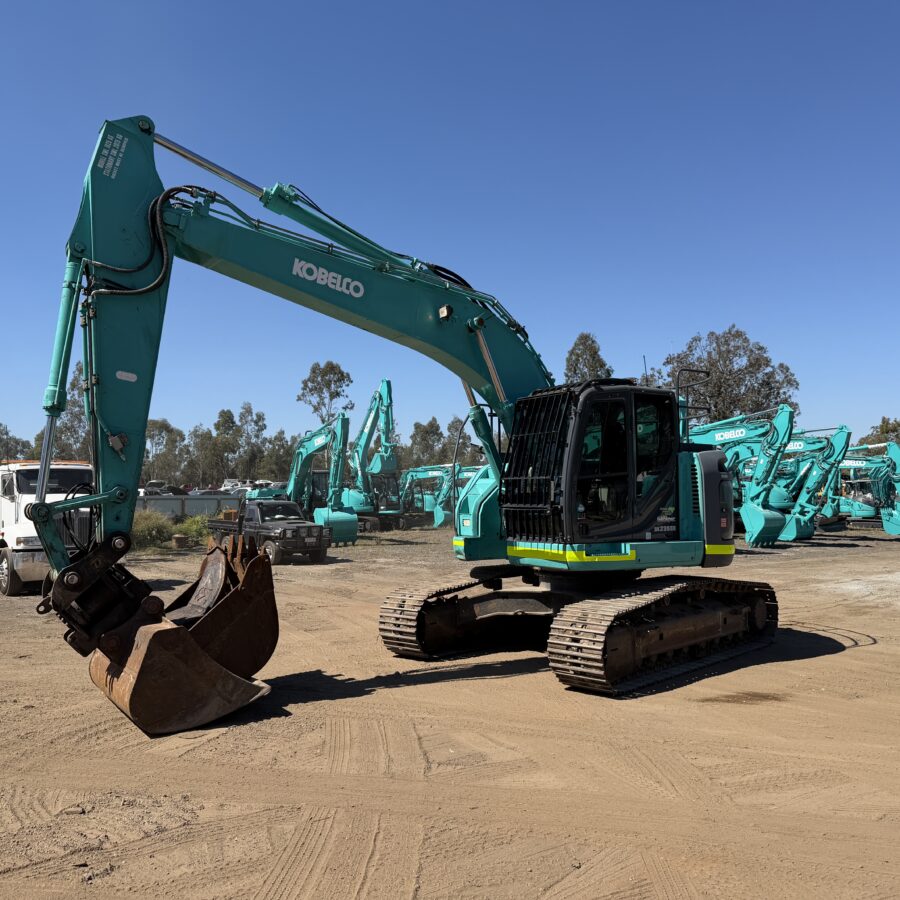 KOBELCO SK235SR-2 EXCAVATOR